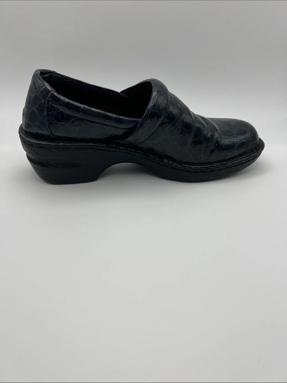 b.o.c. Navy Croc-Embossed Slip-On Loafers Women’s 8